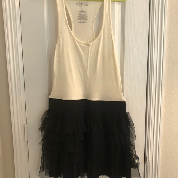 Miley Cyrus & Max Azria Dresses & Skirts - MileyCyrus MaxAzria: Cream/Black Dress w/ Ruffles